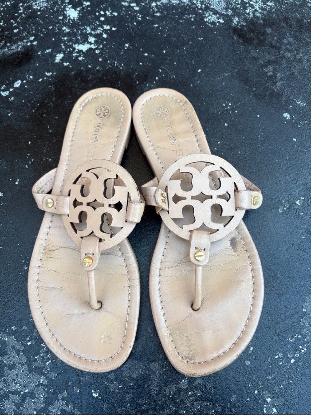 Tory Burch Beige/Cream Miller Logo Leather Thong Sandals size 9 ( Worn)